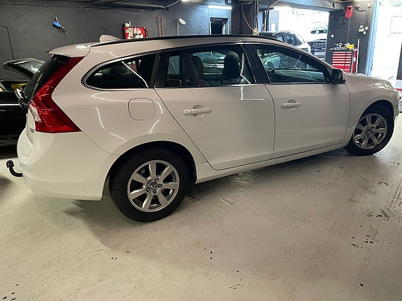 Volvo V60 7 of 15