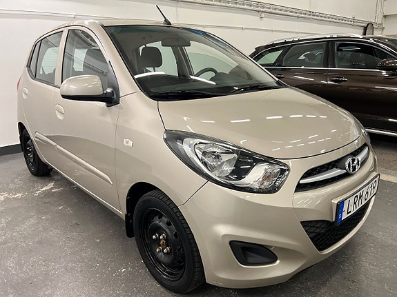Hyundai i10 2 of 15