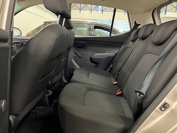 Hyundai i10 9 of 15