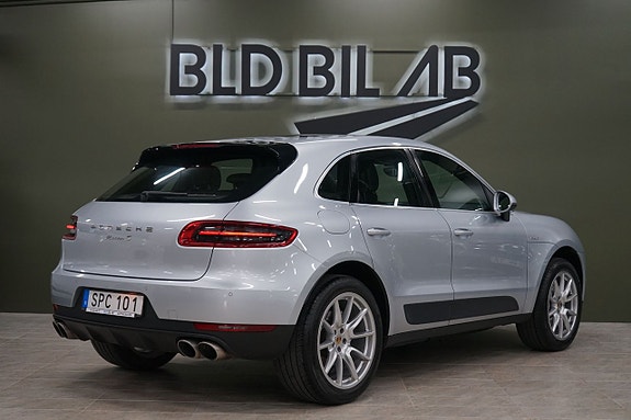 Porsche Macan S 4 of 5