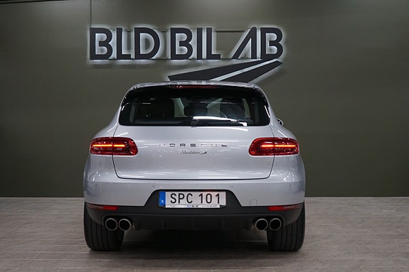 Porsche Macan S 7 of 25