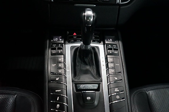 Porsche Macan S 15 of 25