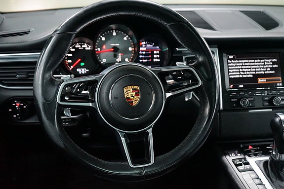 Porsche Macan S 9 of 25