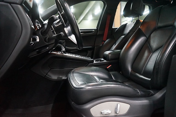 Porsche Macan S 10 of 25