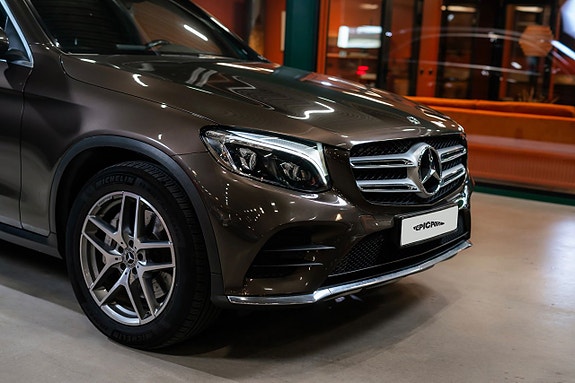 Mercedes-Benz GLC250 2 of 5