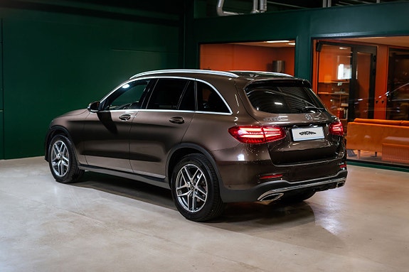 Mercedes-Benz GLC250 4 of 5