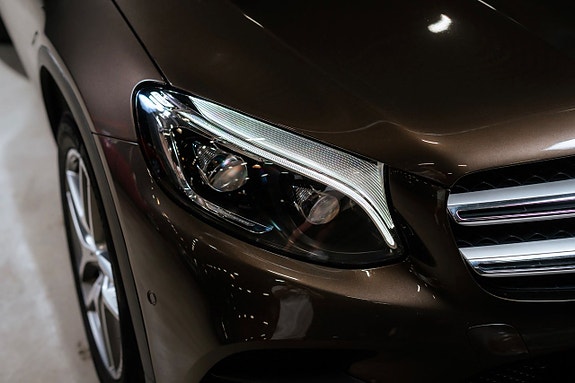 Mercedes-Benz GLC250 3 of 5