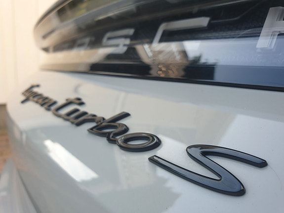 Porsche Taycan Turbo S 5 of 5