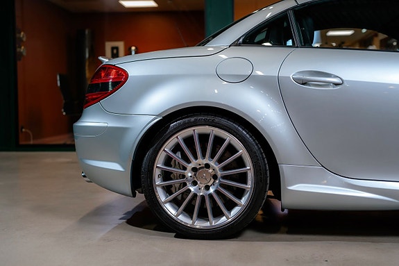 Mercedes-Benz SLK55 9 of 23