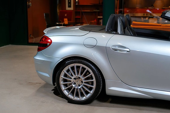 Mercedes-Benz SLK55 10 of 23