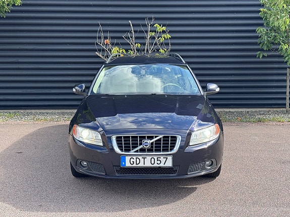 Volvo V70 4 of 5