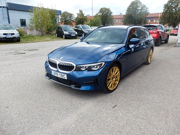 BMW 330e