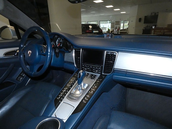 Porsche Panamera Turbo 5 of 5