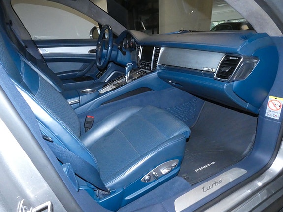 Porsche Panamera Turbo 3 of 5