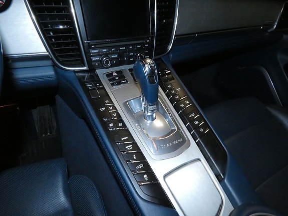 Porsche Panamera Turbo 9 of 17