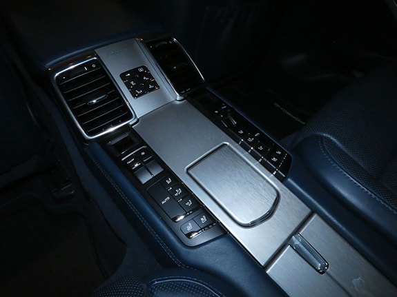 Porsche Panamera Turbo 8 of 17