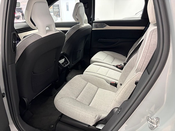 Volvo EX90 6 of 15