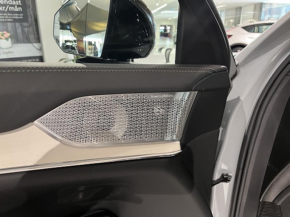 Volvo EX90 8 of 15