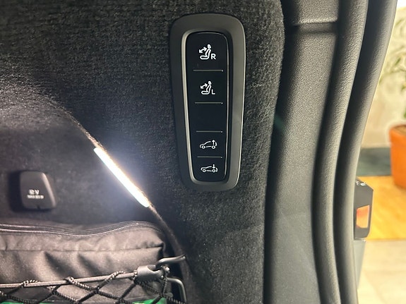 Volvo EX90 11 of 15