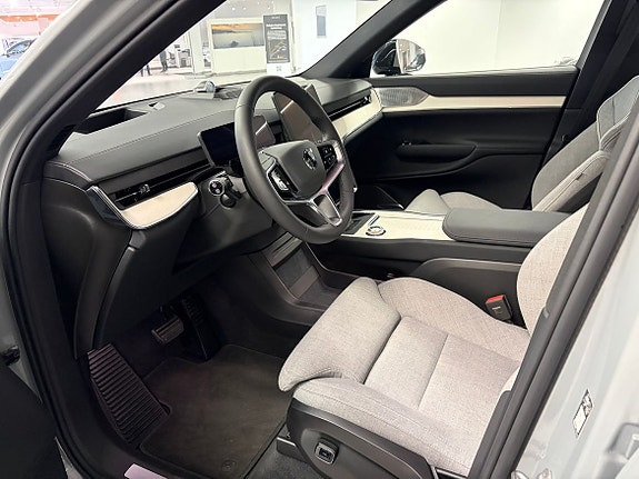 Volvo EX90 3 of 5