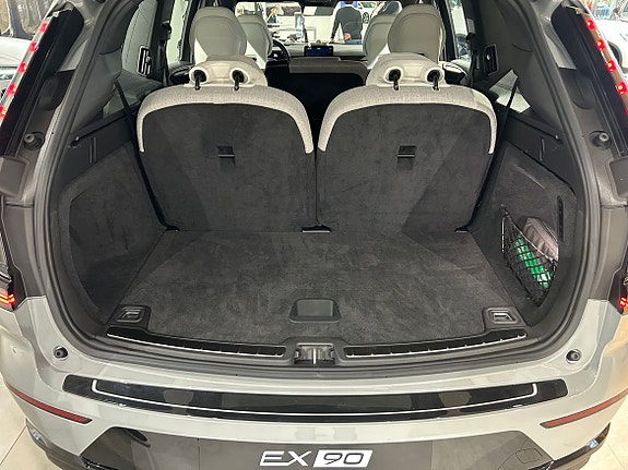 Volvo EX90 10 of 15
