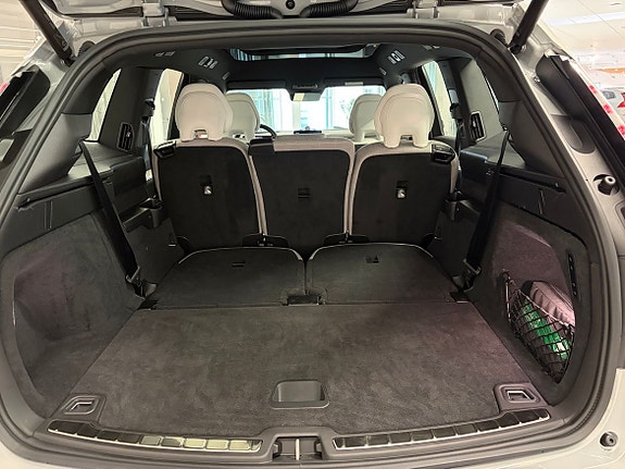 Volvo EX90 9 of 15