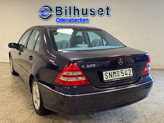 Mercedes-Benz C320 6 of 21