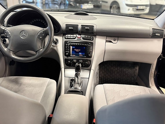 Mercedes-Benz C320 9 of 21
