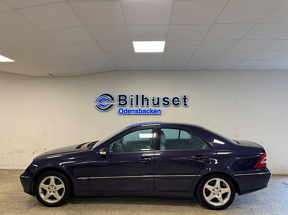 Mercedes-Benz C320 3 of 21
