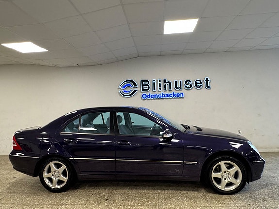 Mercedes-Benz C320 2 of 21