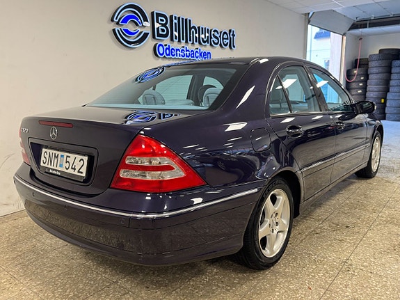 Mercedes-Benz C320 5 of 21