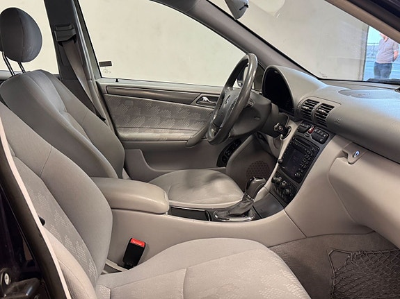 Mercedes-Benz C320 12 of 21