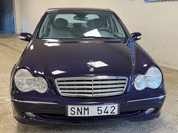 Mercedes-Benz C320 7 of 21