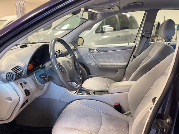 Mercedes-Benz C320 15 of 21