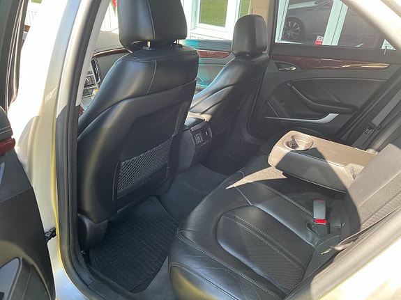 Cadillac CTS 9 of 12