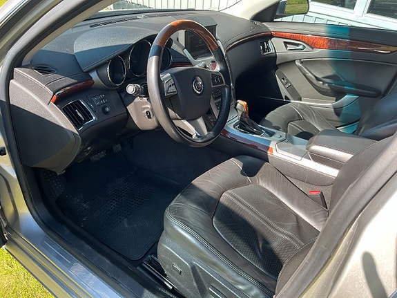 Cadillac CTS 8 of 12