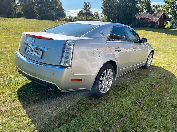 Cadillac CTS 7 of 12