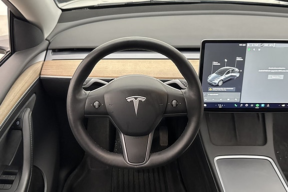 Tesla Model Y 12 of 30