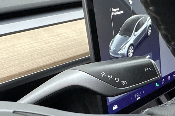 Tesla Model Y 15 of 30