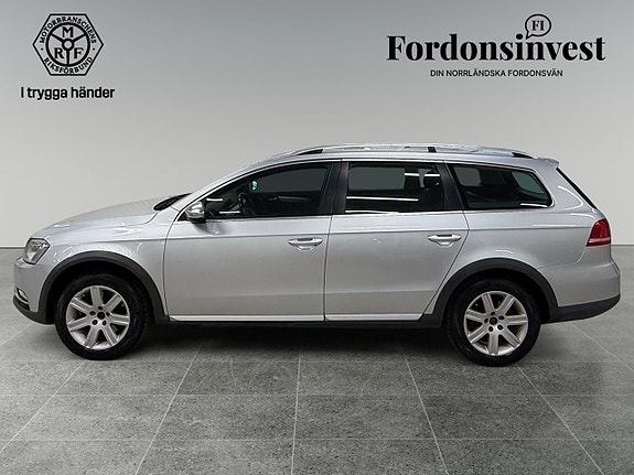 Volkswagen Passat Alltrack 2 of 5