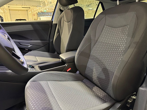 Volkswagen T-Roc 17 of 30