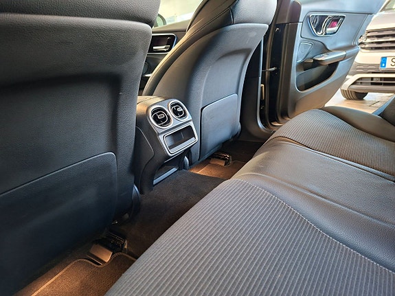 Mercedes-Benz C200 13 of 23