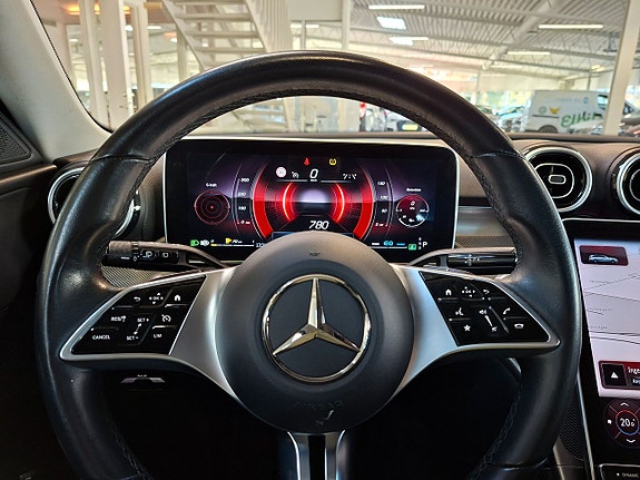 Mercedes-Benz C200 18 of 23