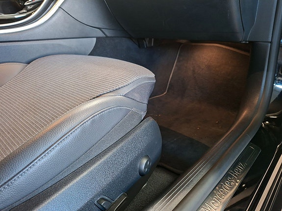 Mercedes-Benz C200 8 of 23