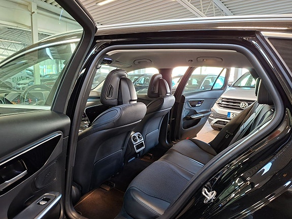 Mercedes-Benz C200 12 of 23