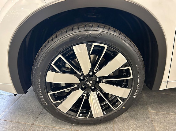 Mitsubishi Outlander 9 of 20