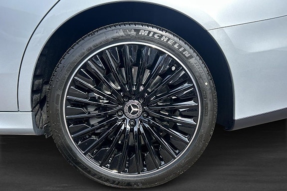 Mercedes-Benz E300 5 of 11