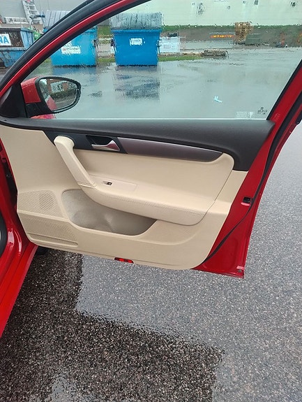 Volkswagen Passat 12 of 18