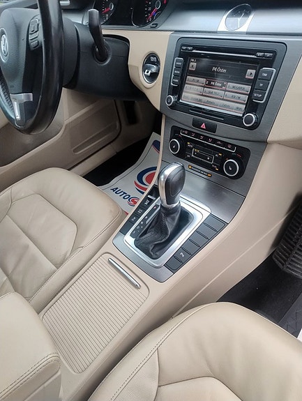 Volkswagen Passat 13 of 18
