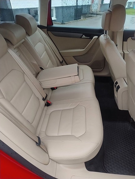 Volkswagen Passat 10 of 18